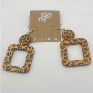 🐿️ 5 for $20 (all jewelry w squirrel)
Plunder Animal Print Geometric Earrings